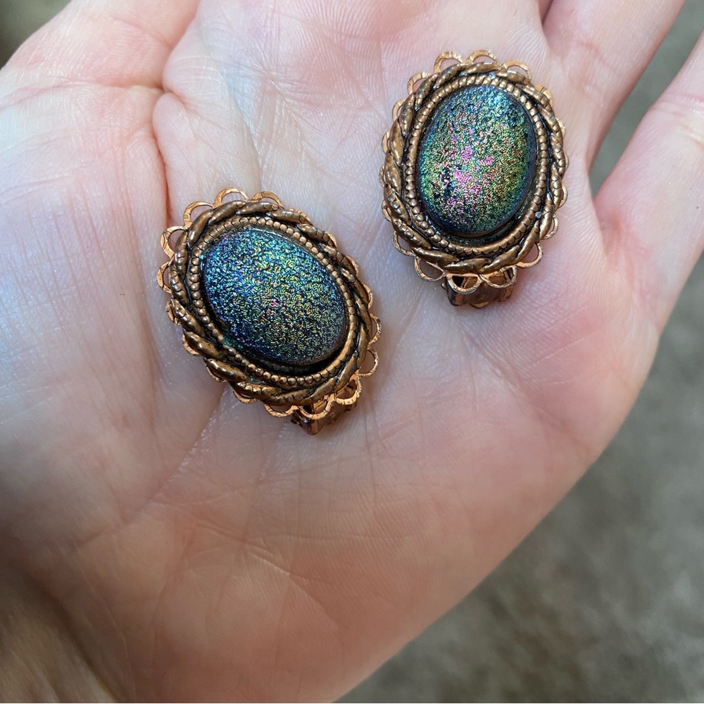 🖤 VTG Copper Peacock Rainbow Iridescent Faux Druzy Clip on Earrings